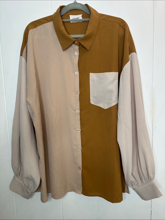 Andree Tops - Andree Colorblock Button-Down Shirt in Brown and Beige